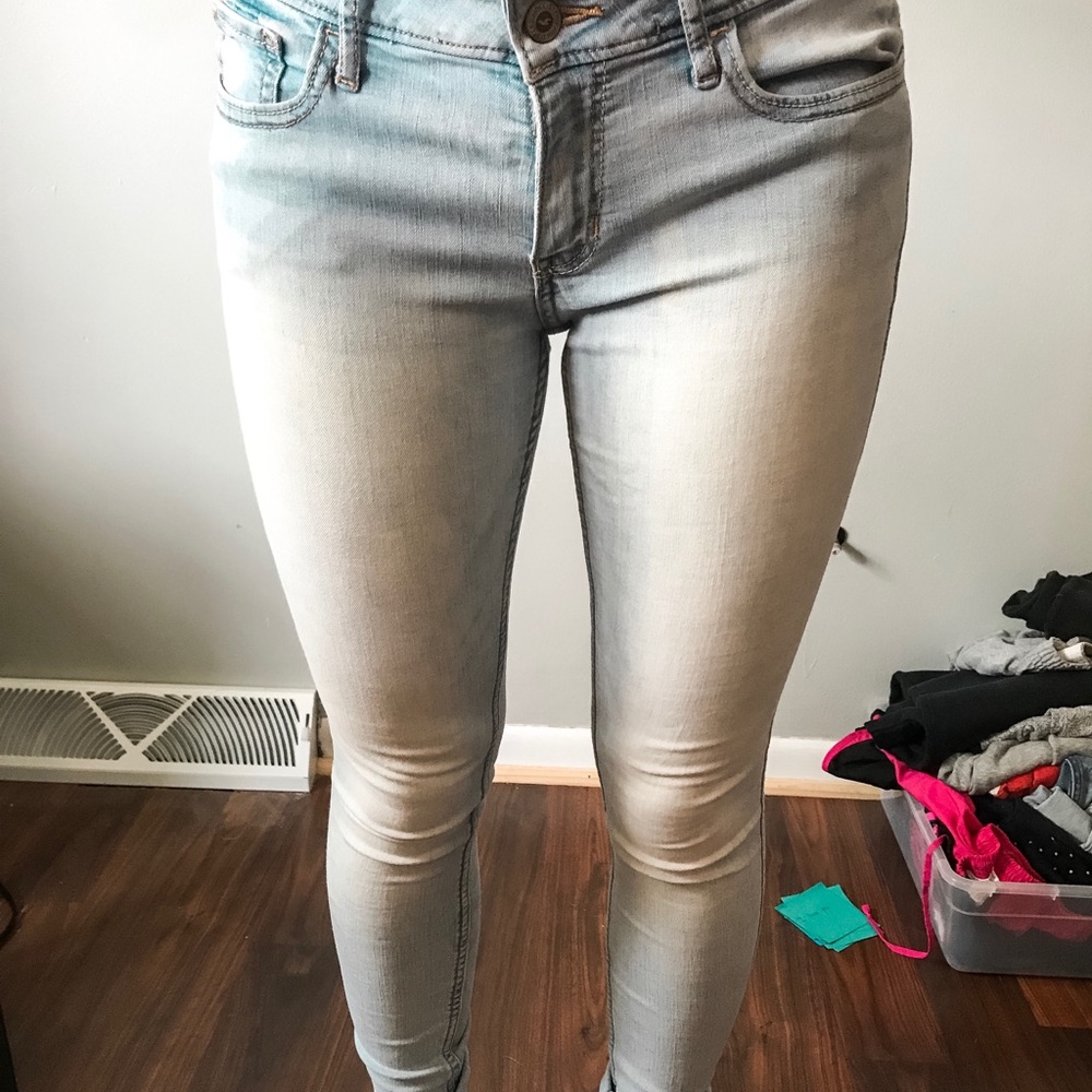 hollister light wash jeans